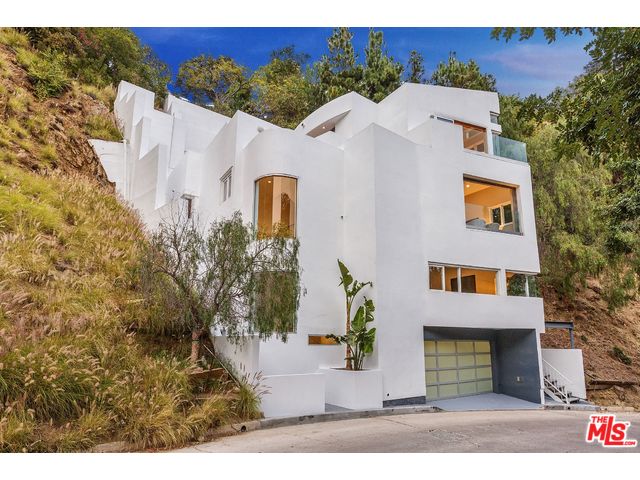 Hollywood Hills Home For Sale in Outpost Estates | Hollywood Hills Home Listings | Best Realtor Hollywood Hills