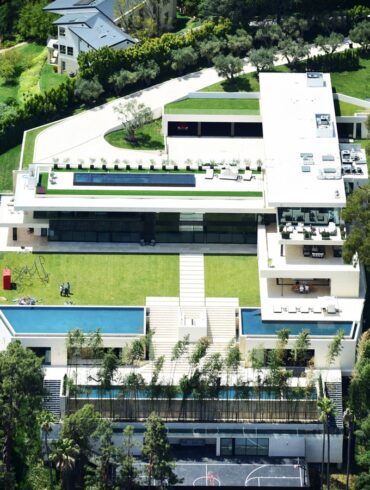 Celebrity Home Sales Prices in Los Angeles Soared in 2017, Homes of the rich and famous, movie star homes in Los Angeles, Celebrity houses for sale