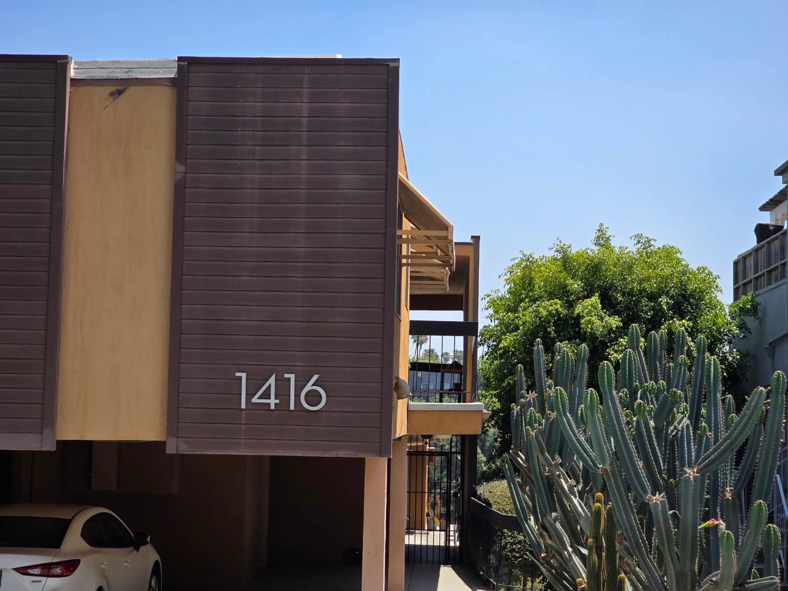 Contemporary multi-unit condo exterior in Silver Lake, Los Angeles